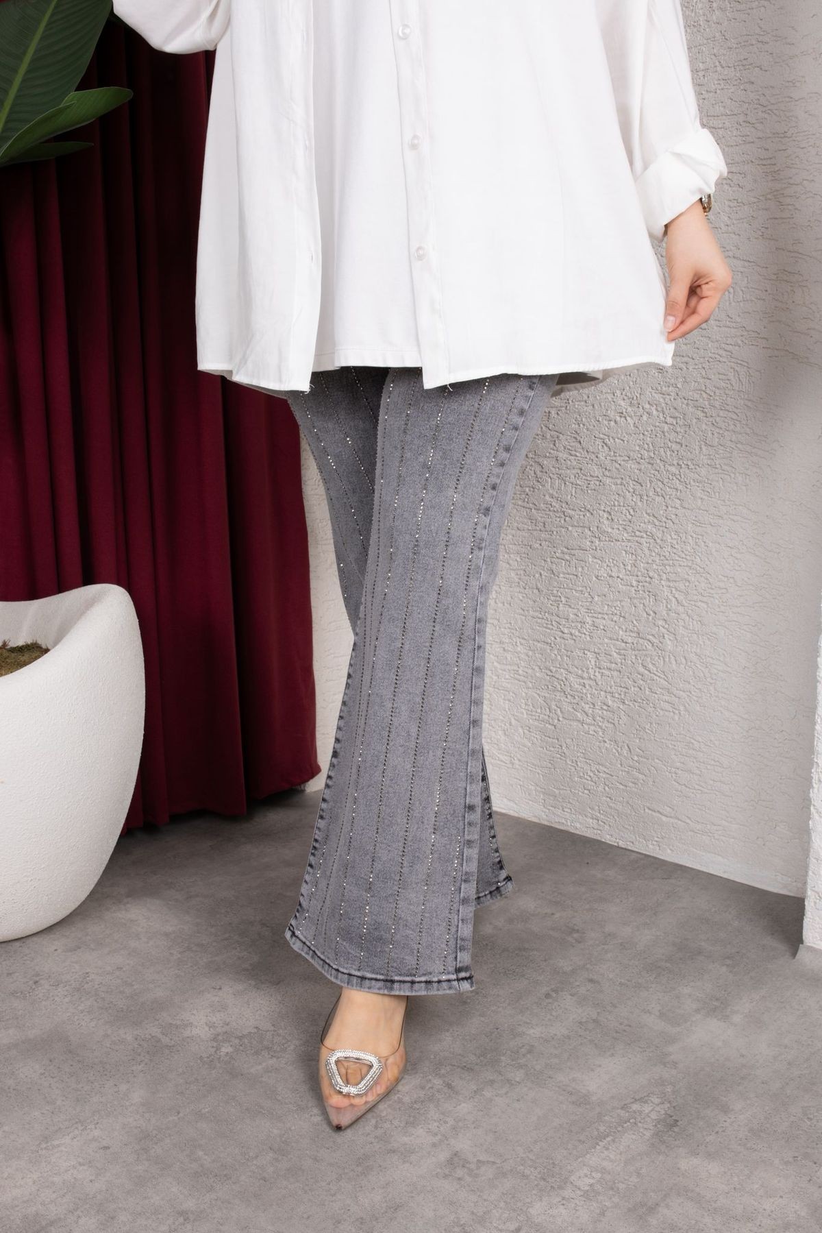 Taş Detaylı Kot Pantolon - Gri