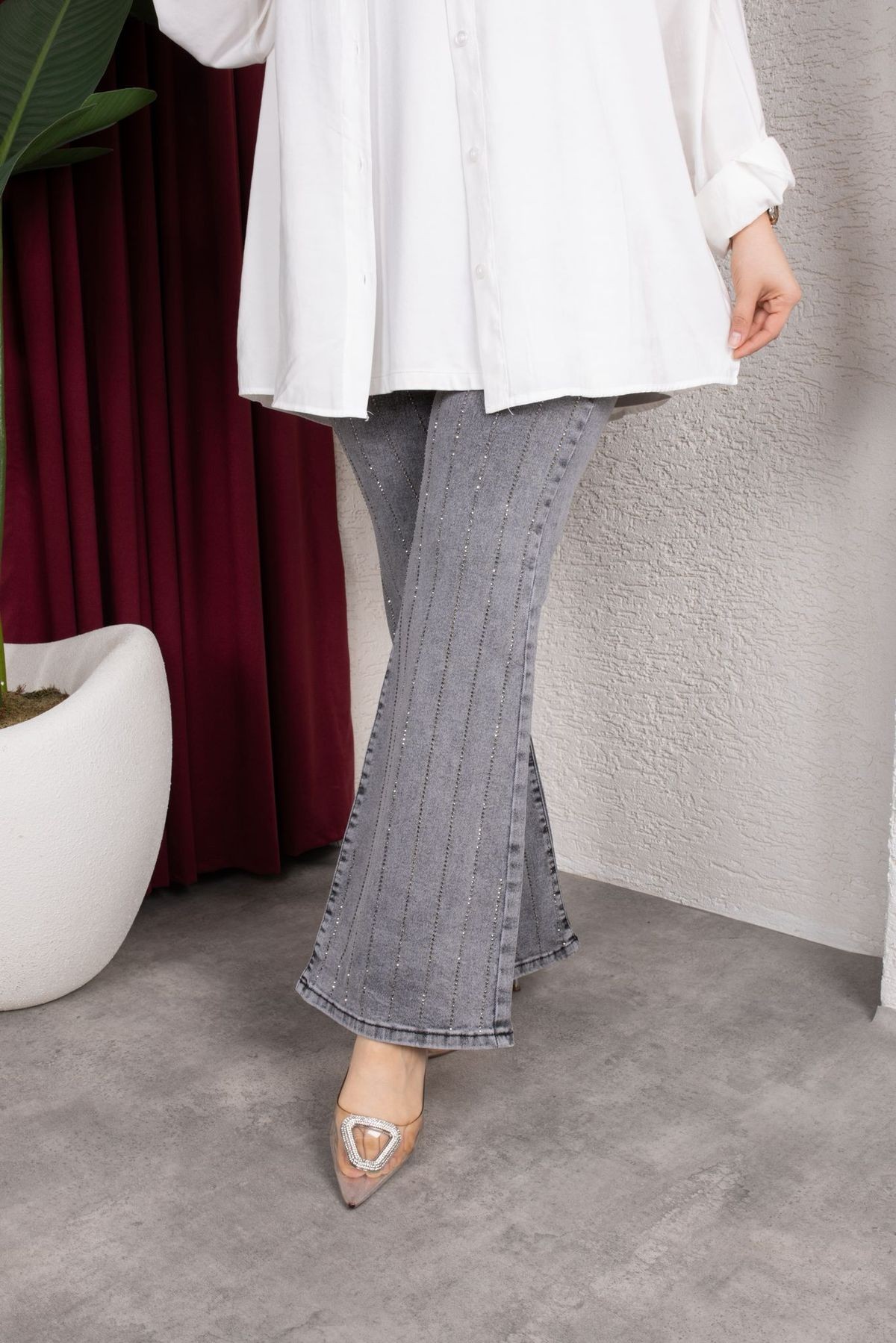 Taş Detaylı Kot Pantolon - Gri