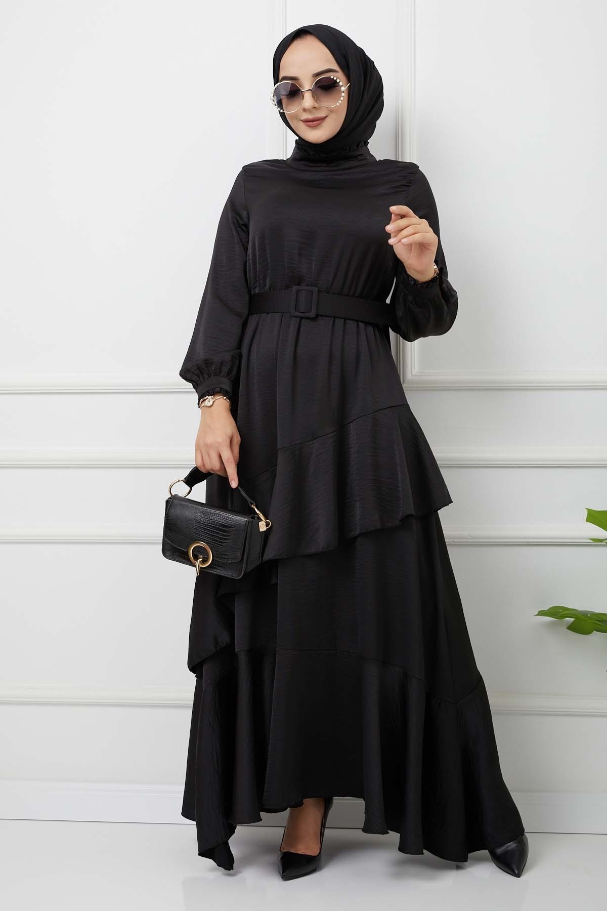 Önü Parçalı Kemerli Aerobin Saten Elbise - Siyah