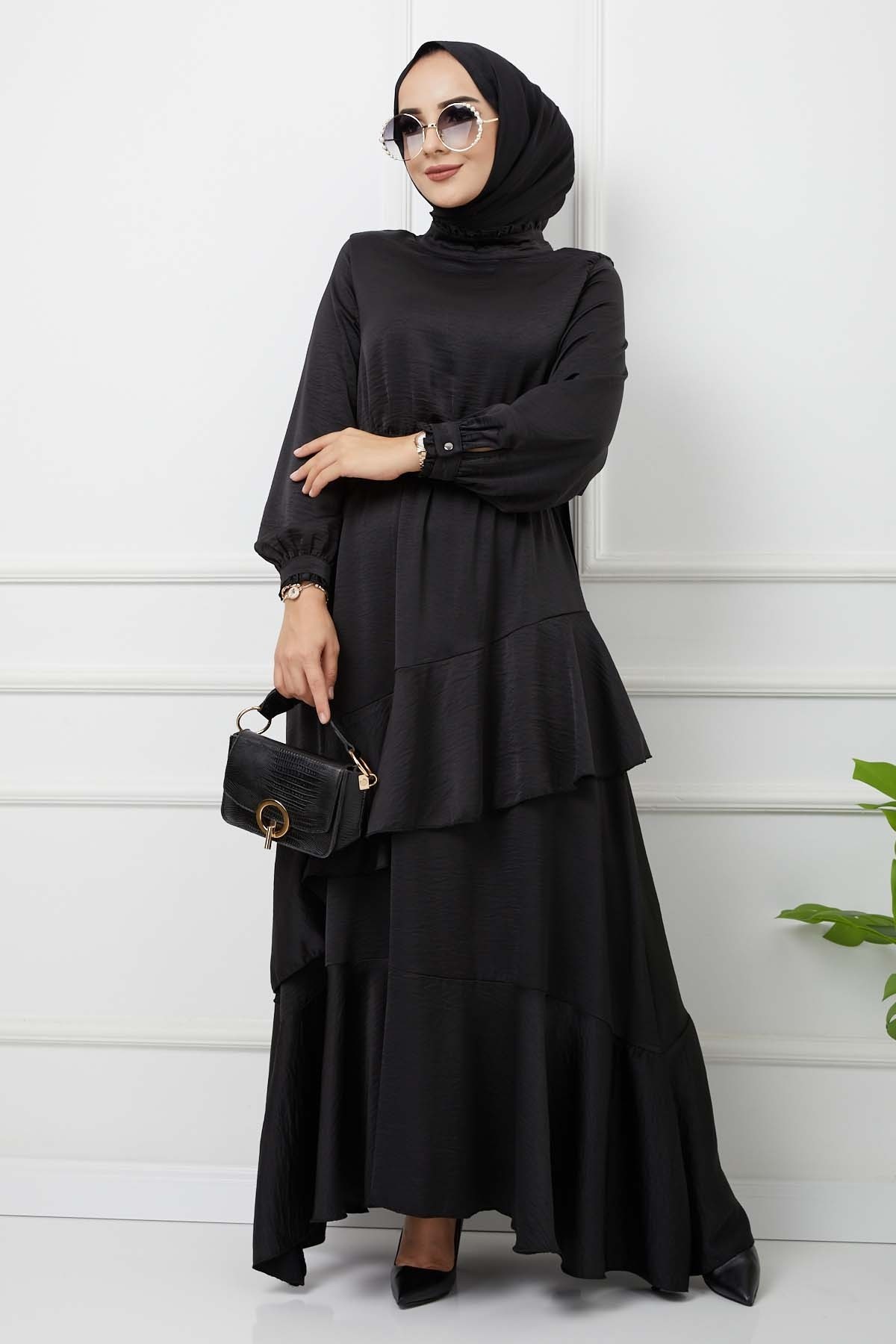 Önü Parçalı Kemerli Aerobin Saten Elbise - Siyah