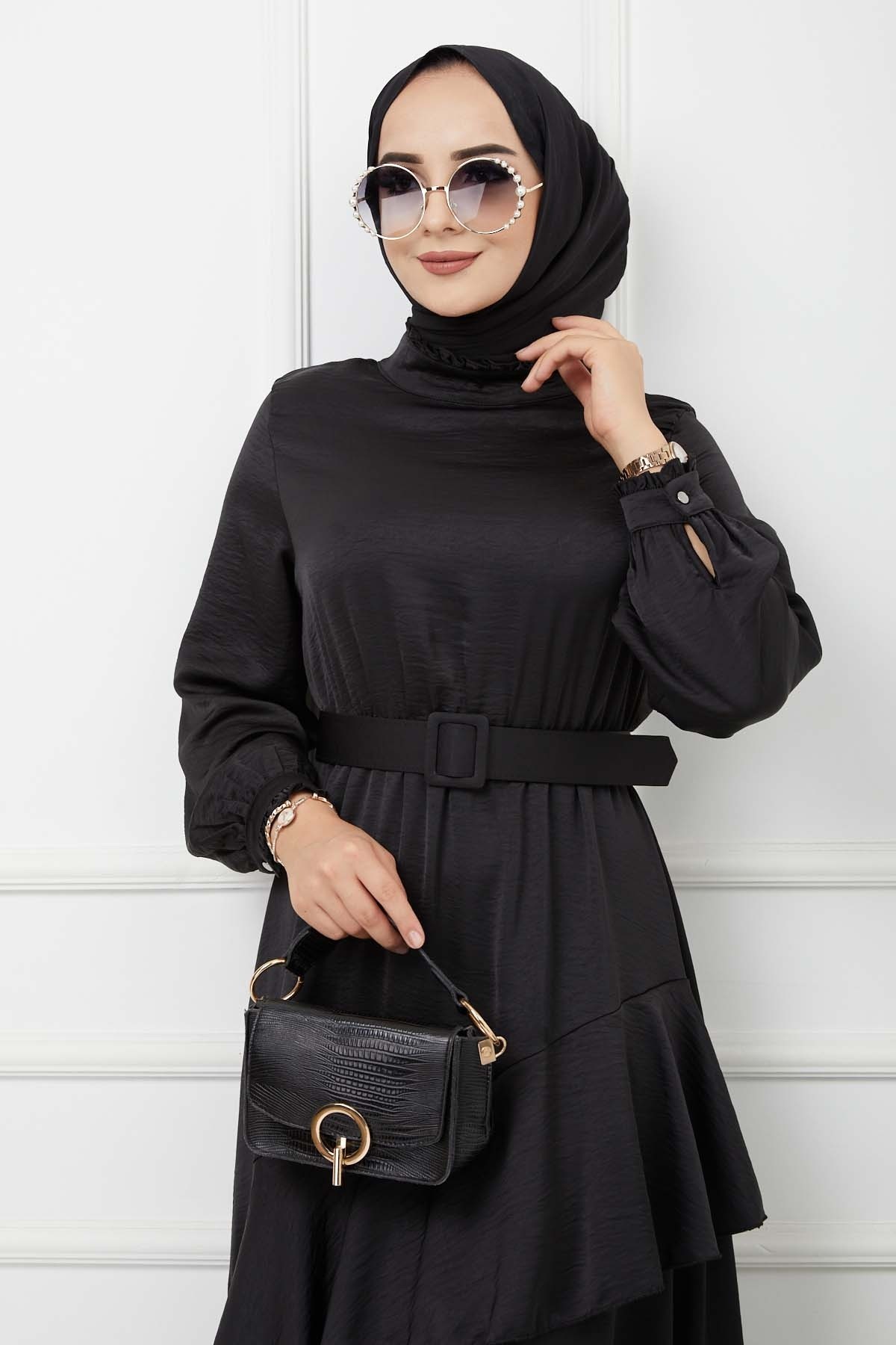 Önü Parçalı Kemerli Aerobin Saten Elbise - Siyah