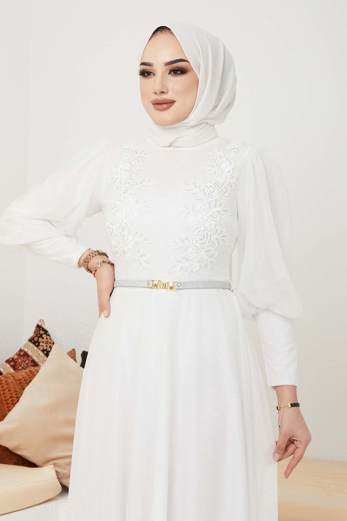 Dantel Detaylı Kemerli Abiye - Beyaz