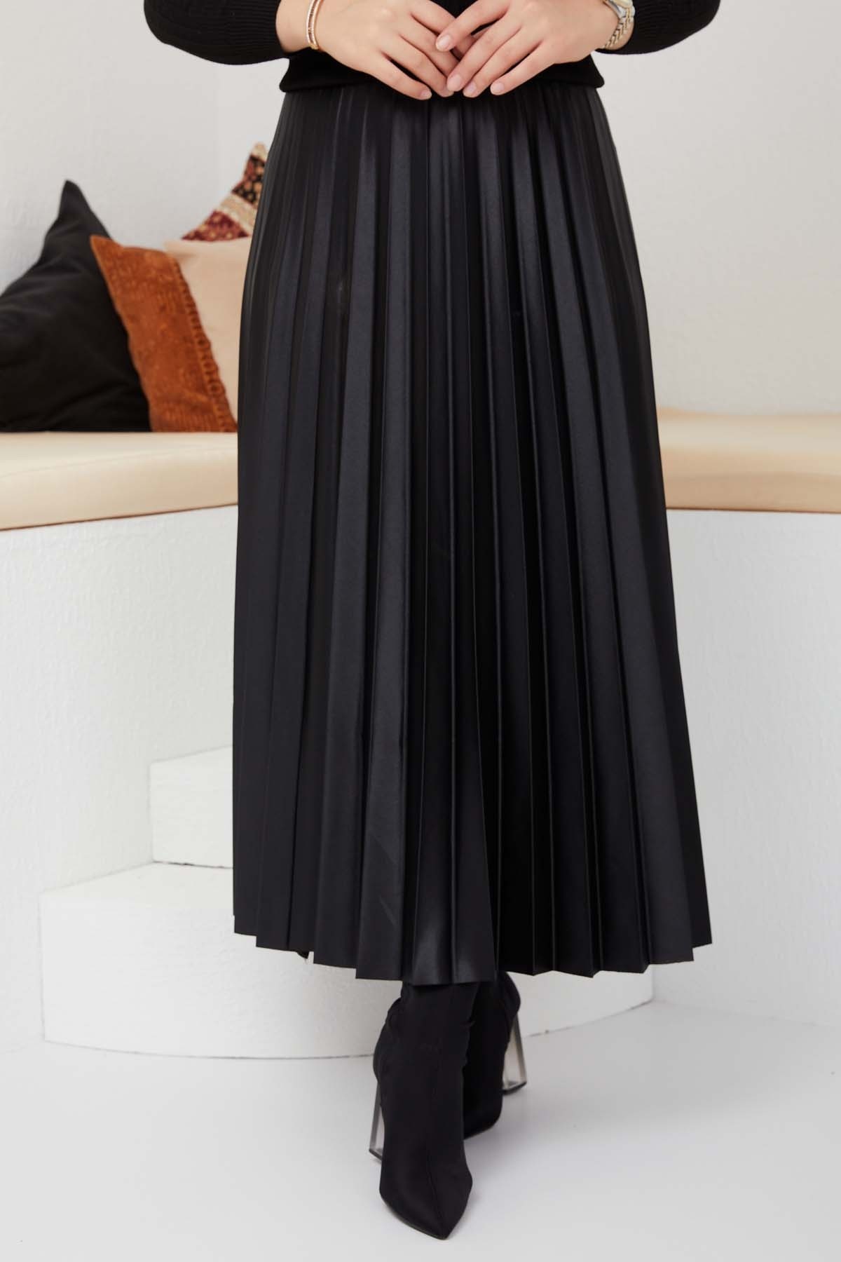 Pliseli Deri Etek - Siyah