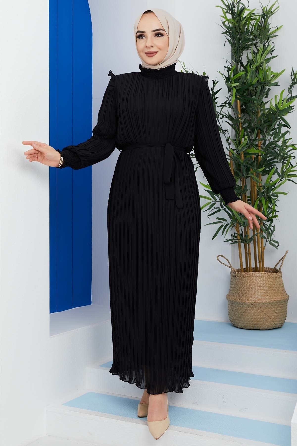 Pilise Detaylı Elbise - Siyah