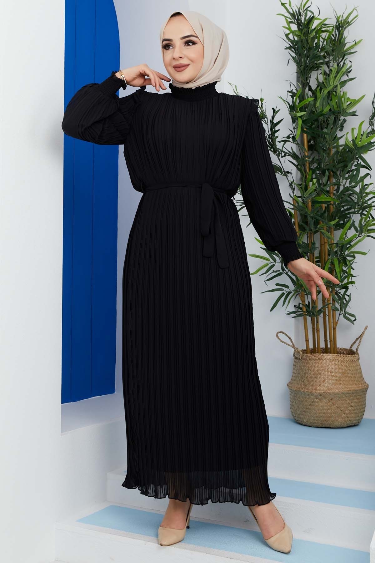 Pilise Detaylı Elbise - Siyah