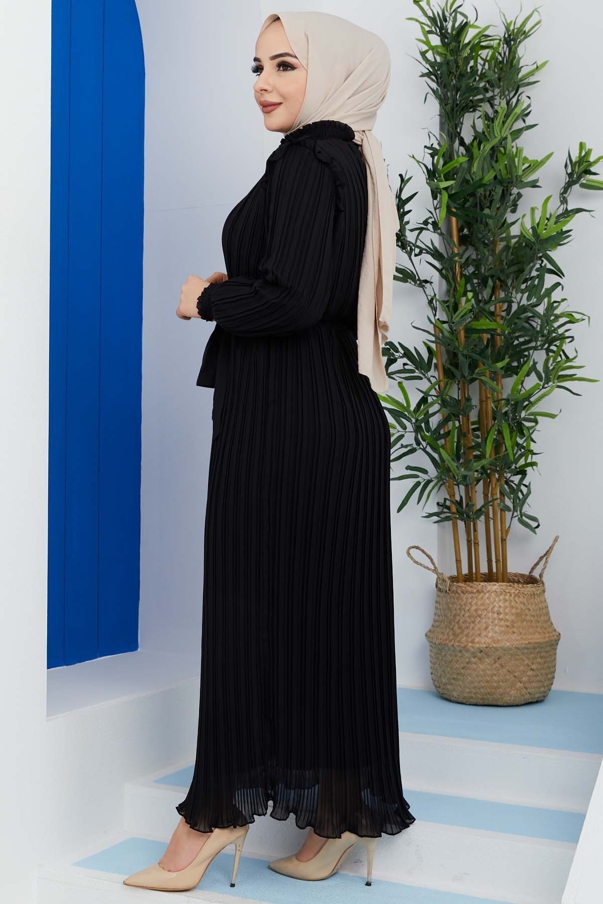 Pilise Detaylı Elbise - Siyah