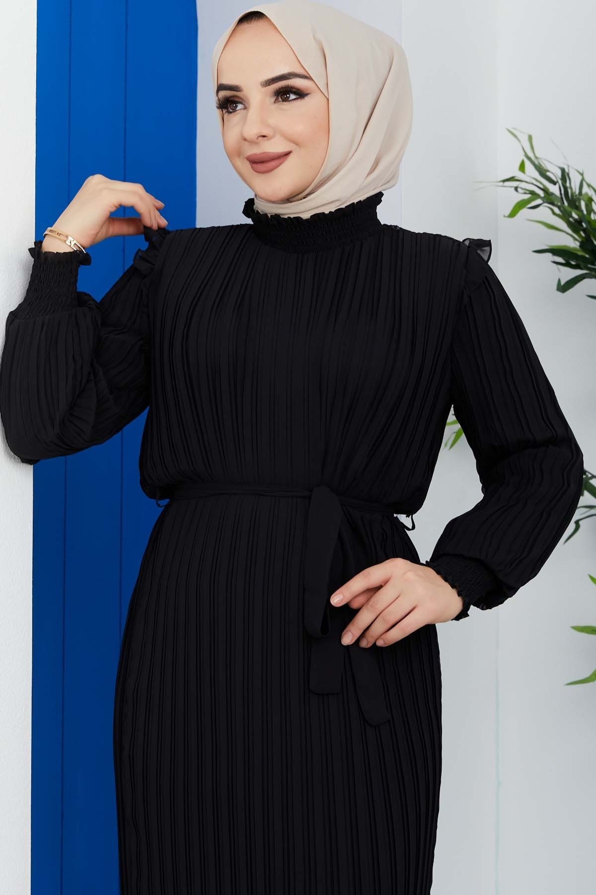 Pilise Detaylı Elbise - Siyah