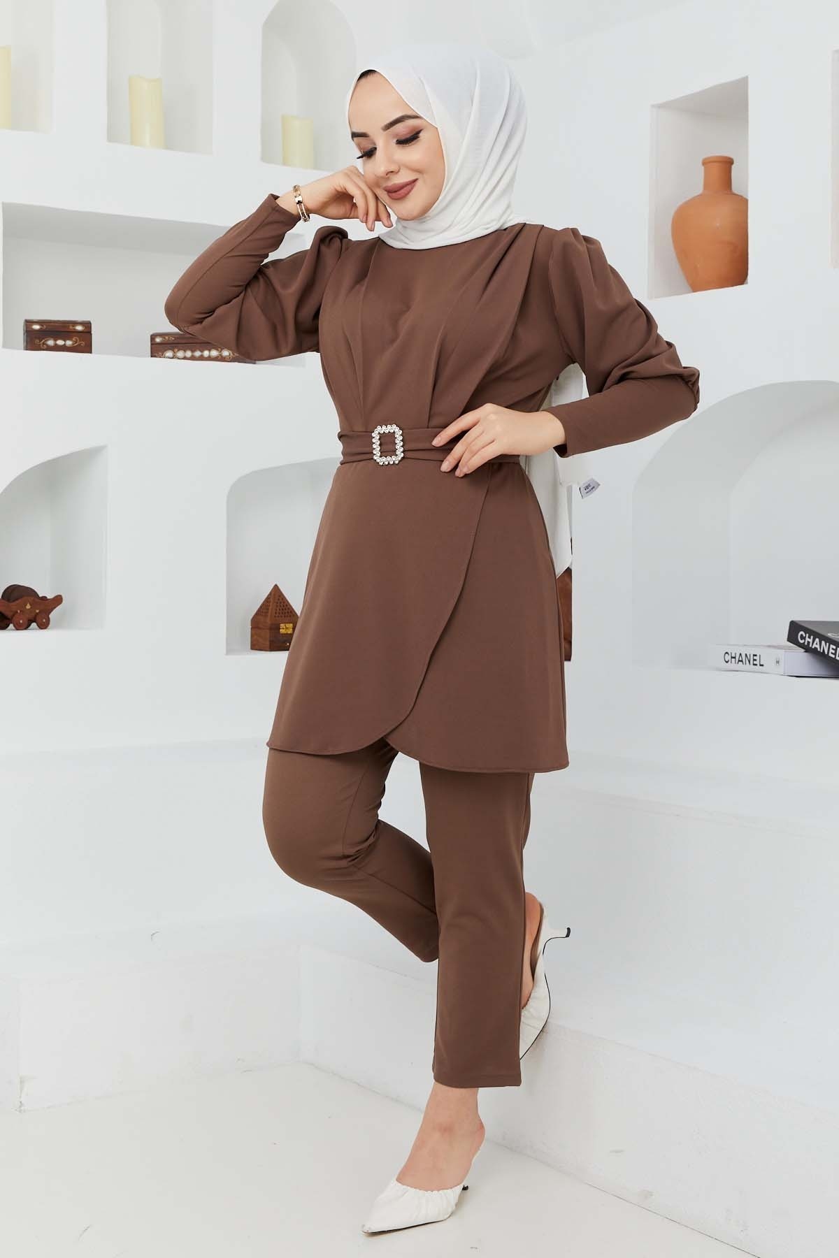 Kemerli Taşlı Takım - Kahve