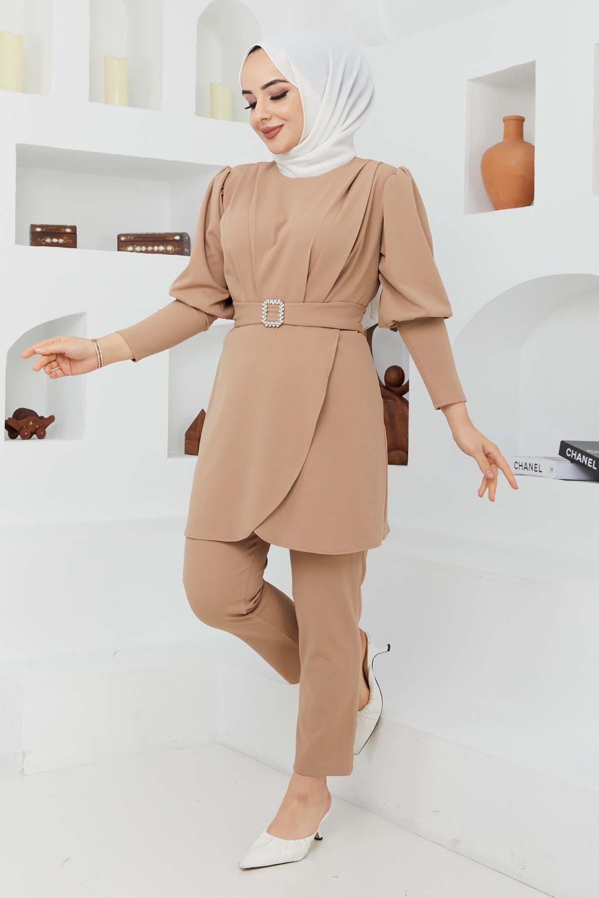 Kemerli Taşlı Takım - Bej