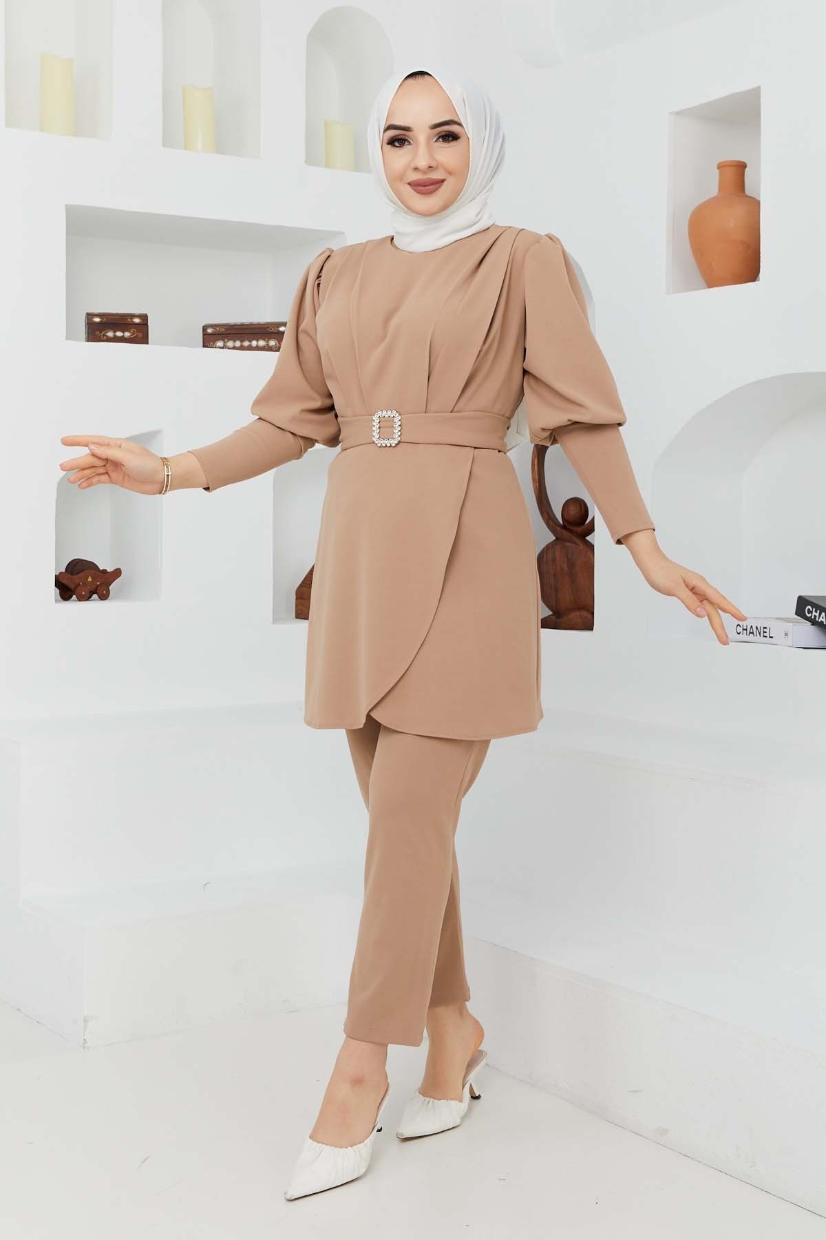 Kemerli Taşlı Takım - Bej