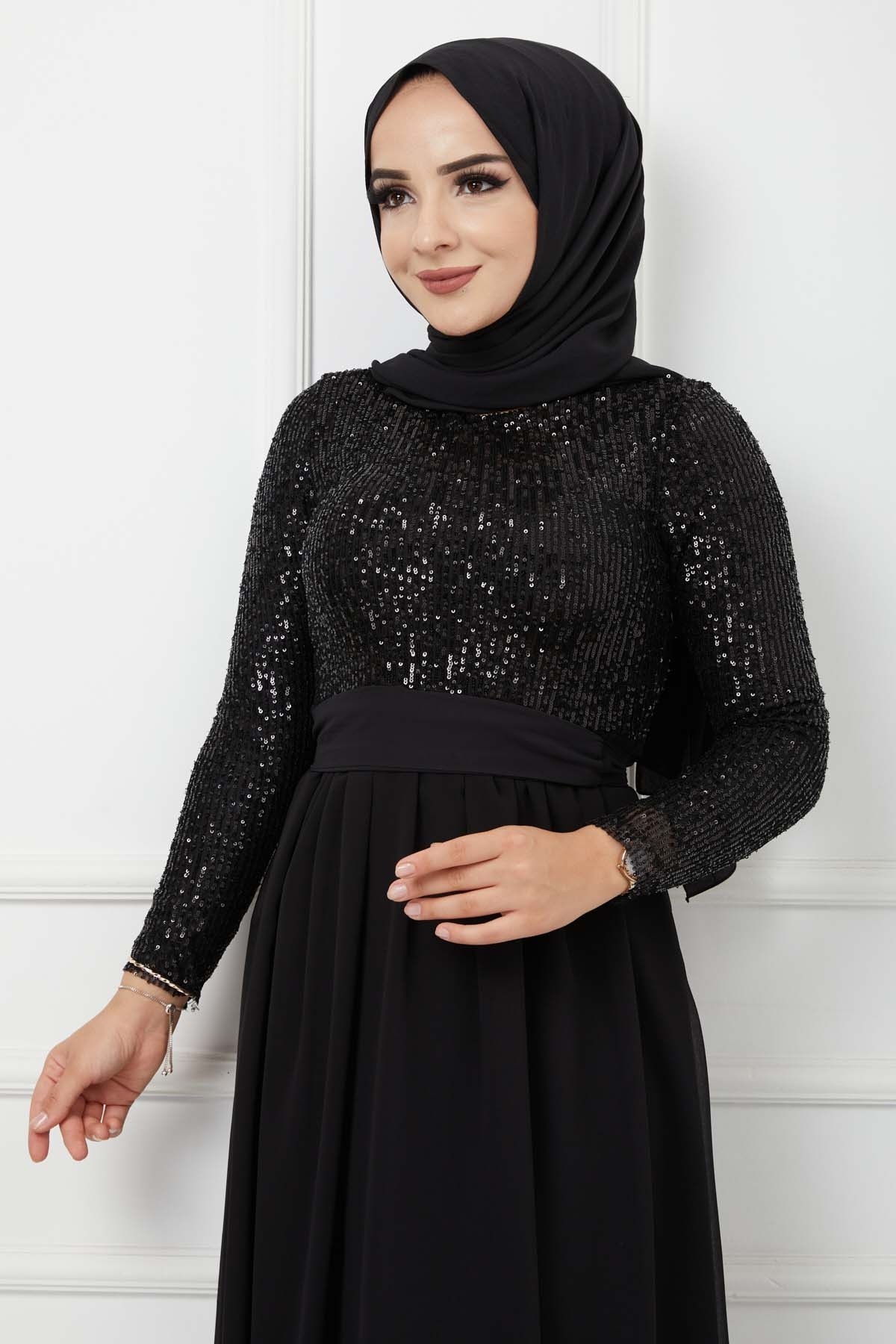 Üstü Pullu Abiye - Siyah