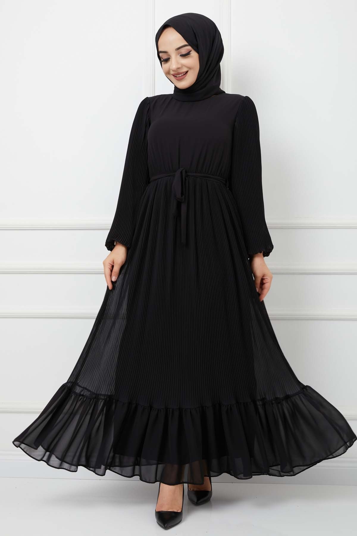 Pilise Detaylı Şifon Elbise - Siyah