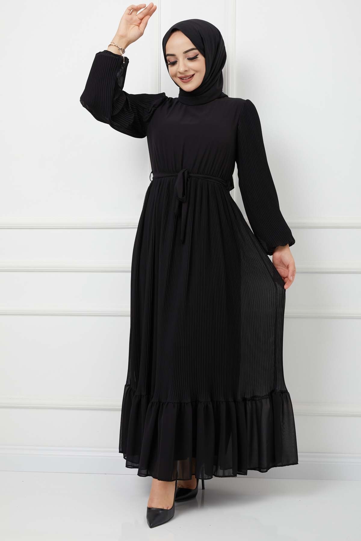 Pilise Detaylı Şifon Elbise - Siyah