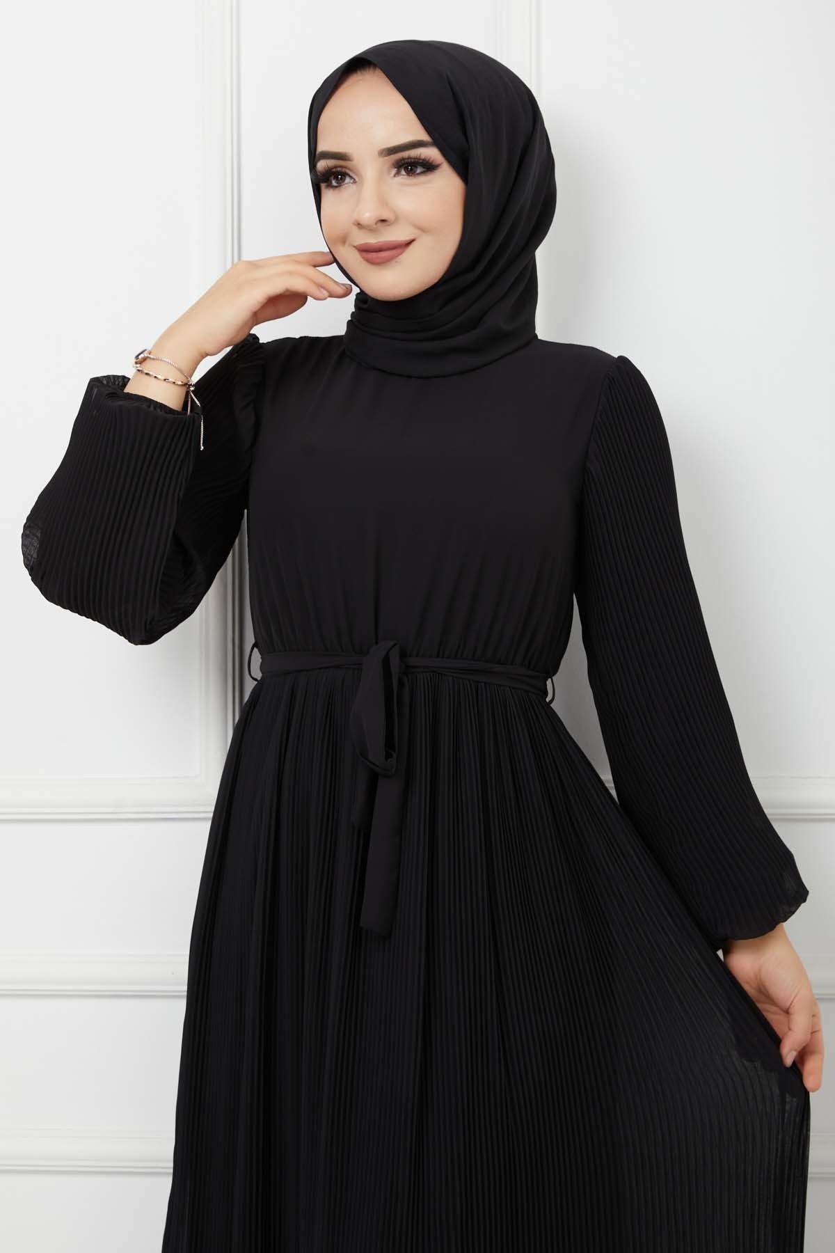 Pilise Detaylı Şifon Elbise - Siyah