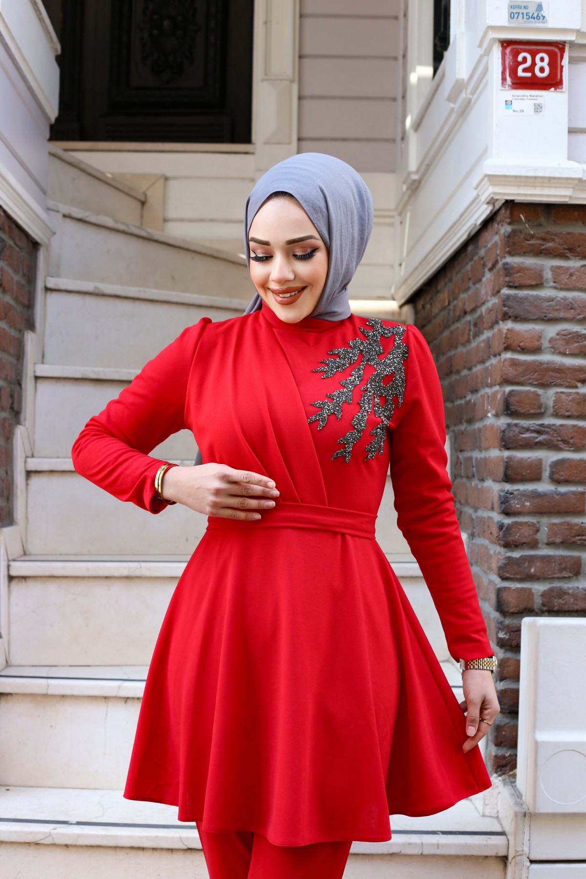 Ulyana Taşlı Takım - Kırmızı